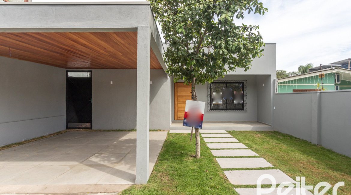 Casa à venda com 120m², 3 dormitórios, 1 suíte, 2 vagas, no bairro Tristeza em Porto Alegre