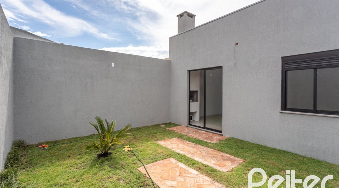 Casa à venda com 120m², 3 dormitórios, 1 suíte, 2 vagas, no bairro Tristeza em Porto Alegre