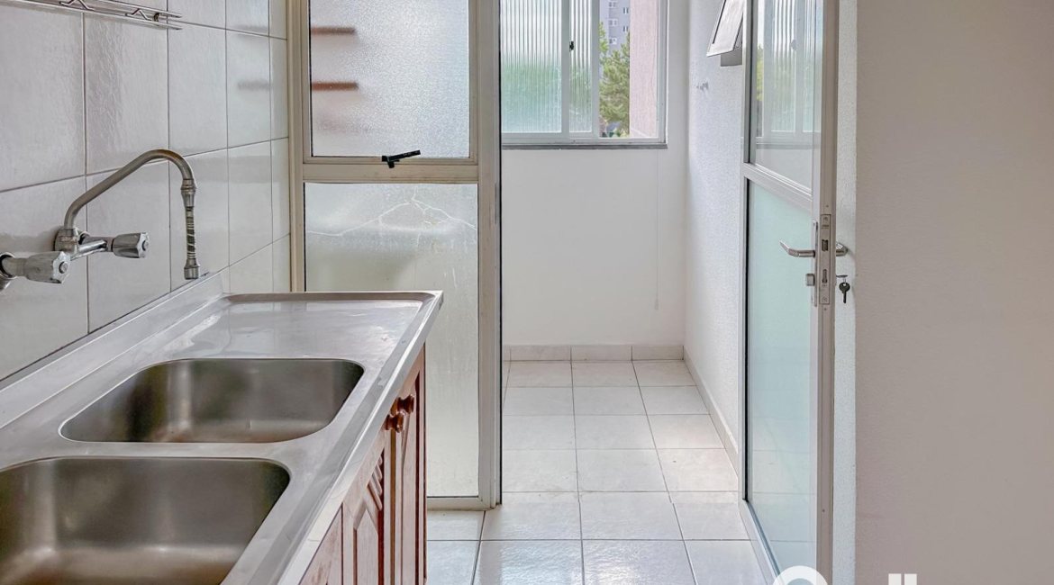 Apartamento à venda com 55m², 2 dormitórios, 1 vaga, no bairro Cristal em Porto Alegre