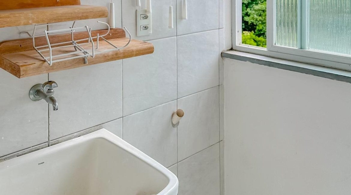 Apartamento à venda com 55m², 2 dormitórios, 1 vaga, no bairro Cristal em Porto Alegre