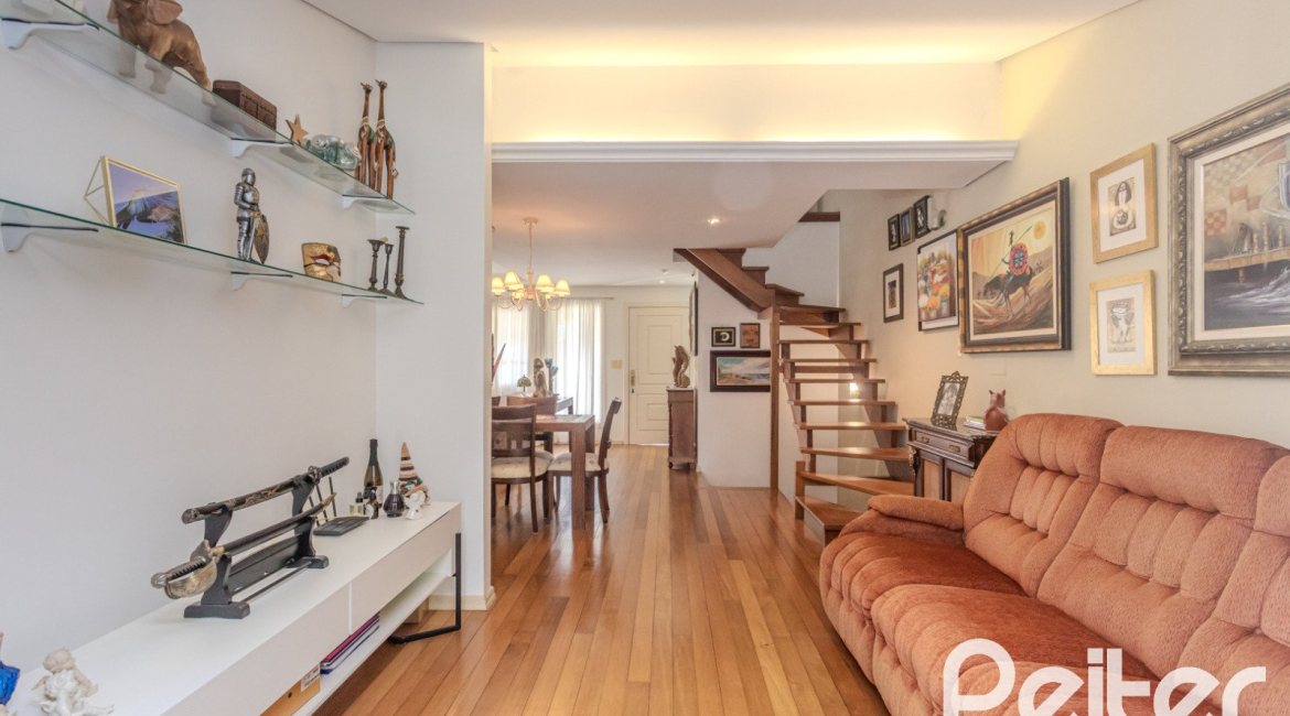 Casa em Condomínio à venda com 259m², 3 dormitórios, 1 suíte, 3 vagas, no bairro Vila Nova em Porto Alegre