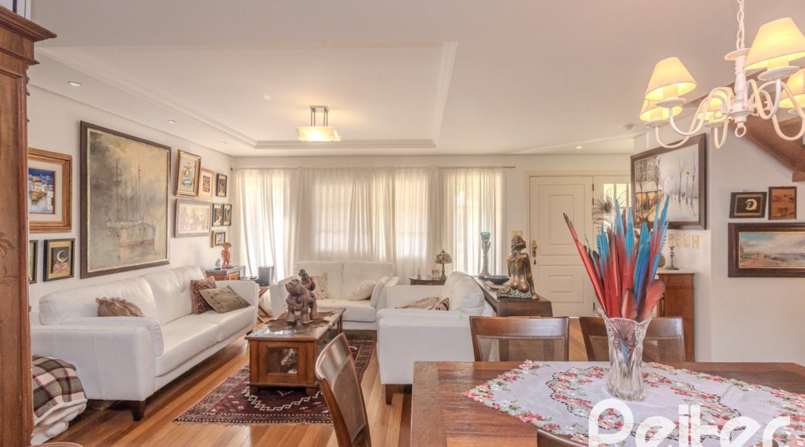 Casa em Condomínio à venda com 259m², 3 dormitórios, 1 suíte, 3 vagas, no bairro Vila Nova em Porto Alegre