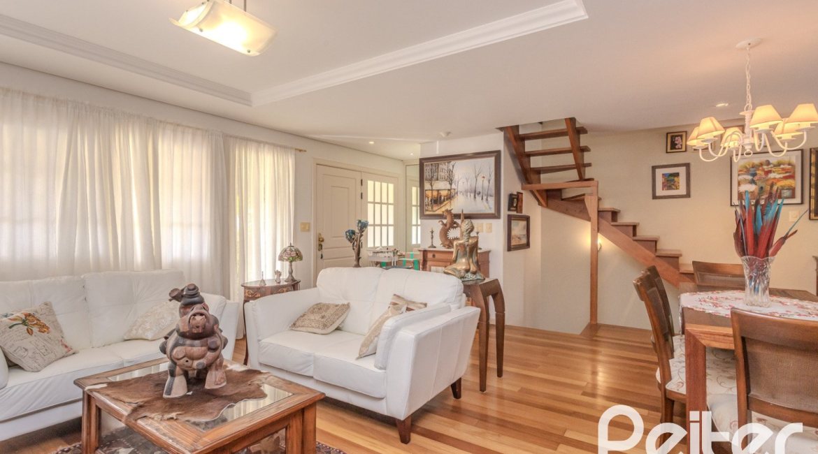 Casa em Condomínio à venda com 259m², 3 dormitórios, 1 suíte, 3 vagas, no bairro Vila Nova em Porto Alegre