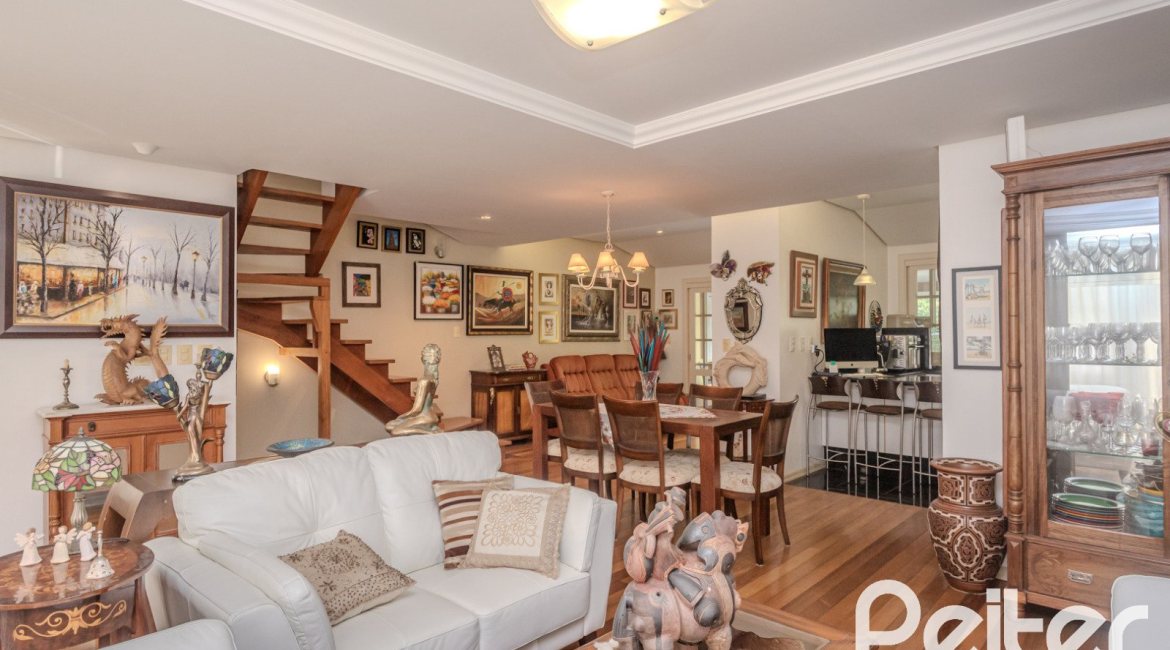 Casa em Condomínio à venda com 259m², 3 dormitórios, 1 suíte, 3 vagas, no bairro Vila Nova em Porto Alegre