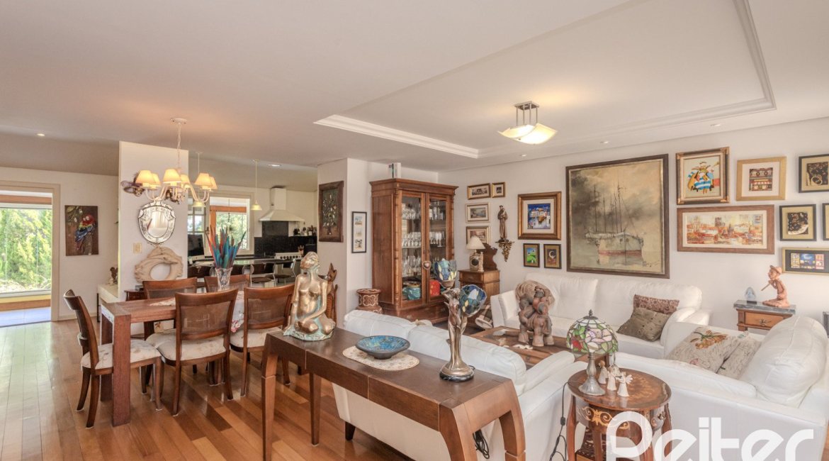 Casa em Condomínio à venda com 259m², 3 dormitórios, 1 suíte, 3 vagas, no bairro Vila Nova em Porto Alegre