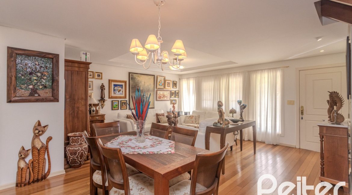 Casa em Condomínio à venda com 259m², 3 dormitórios, 1 suíte, 3 vagas, no bairro Vila Nova em Porto Alegre