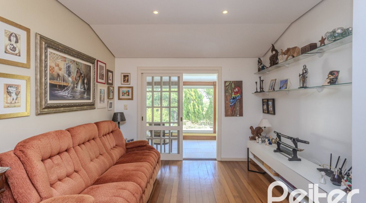 Casa em Condomínio à venda com 259m², 3 dormitórios, 1 suíte, 3 vagas, no bairro Vila Nova em Porto Alegre