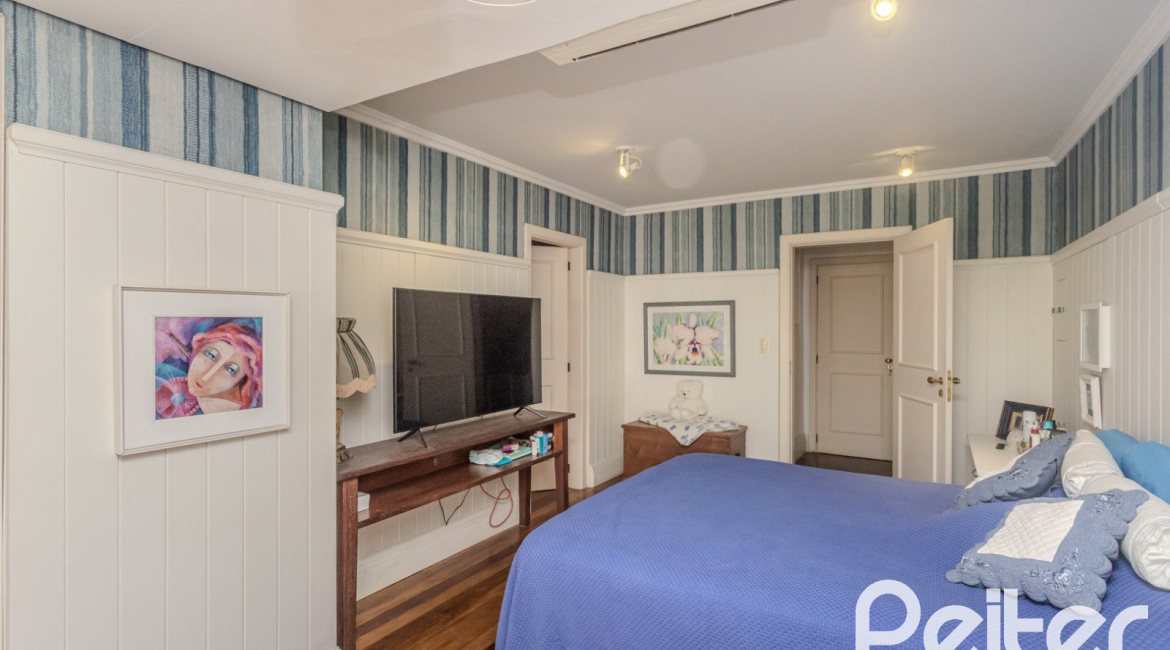 Casa em Condomínio à venda com 259m², 3 dormitórios, 1 suíte, 3 vagas, no bairro Vila Nova em Porto Alegre