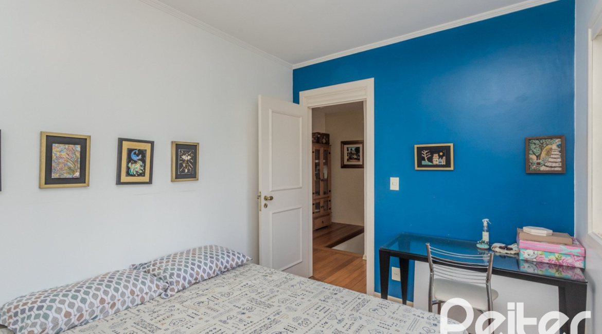 Casa em Condomínio à venda com 259m², 3 dormitórios, 1 suíte, 3 vagas, no bairro Vila Nova em Porto Alegre