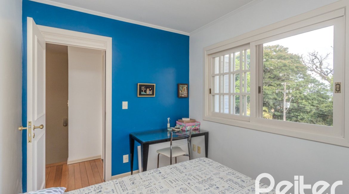 Casa em Condomínio à venda com 259m², 3 dormitórios, 1 suíte, 3 vagas, no bairro Vila Nova em Porto Alegre