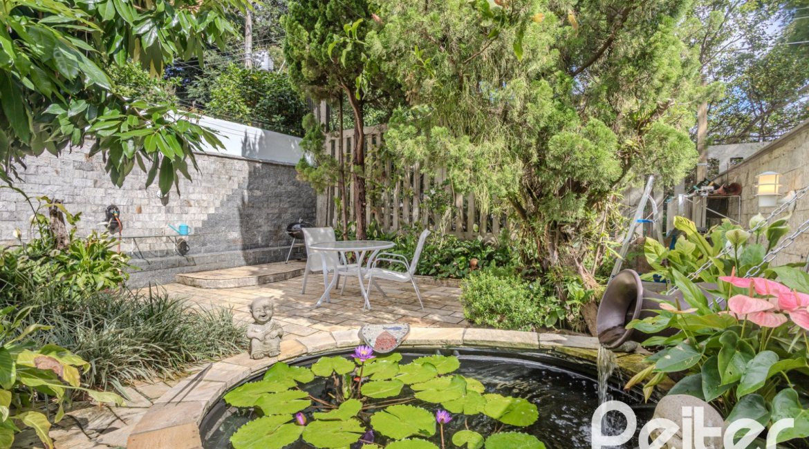 Casa em Condomínio à venda com 259m², 3 dormitórios, 1 suíte, 3 vagas, no bairro Vila Nova em Porto Alegre