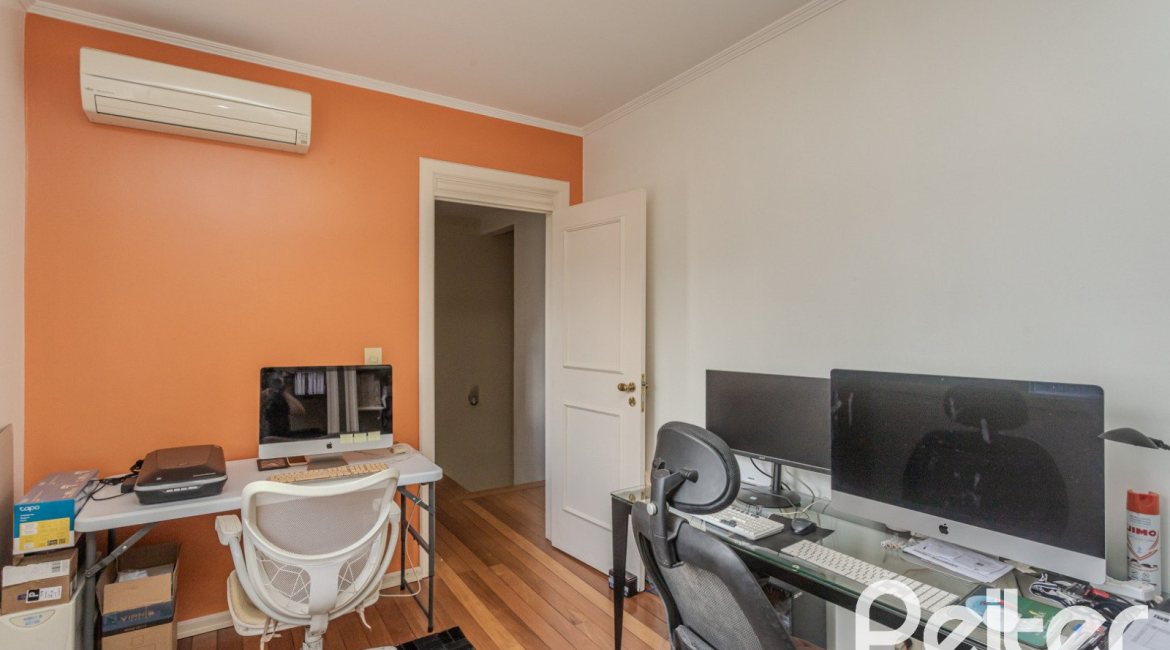 Casa em Condomínio à venda com 259m², 3 dormitórios, 1 suíte, 3 vagas, no bairro Vila Nova em Porto Alegre