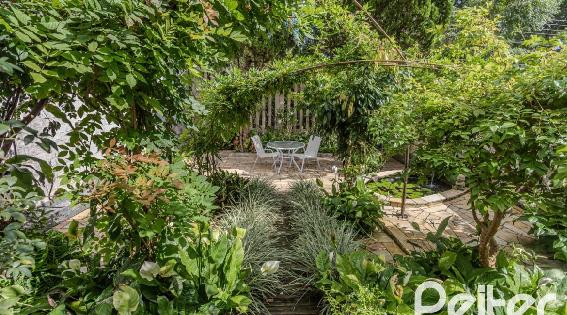 Casa em Condomínio à venda com 259m², 3 dormitórios, 1 suíte, 3 vagas, no bairro Vila Nova em Porto Alegre