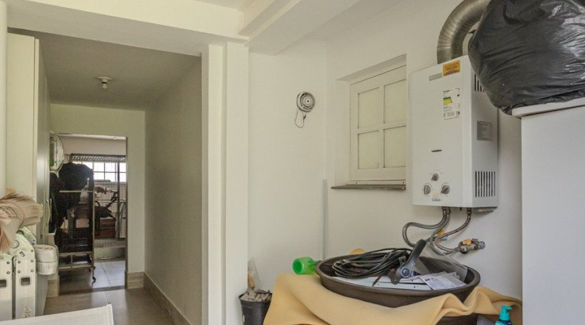 Casa em Condomínio à venda com 259m², 3 dormitórios, 1 suíte, 3 vagas, no bairro Vila Nova em Porto Alegre