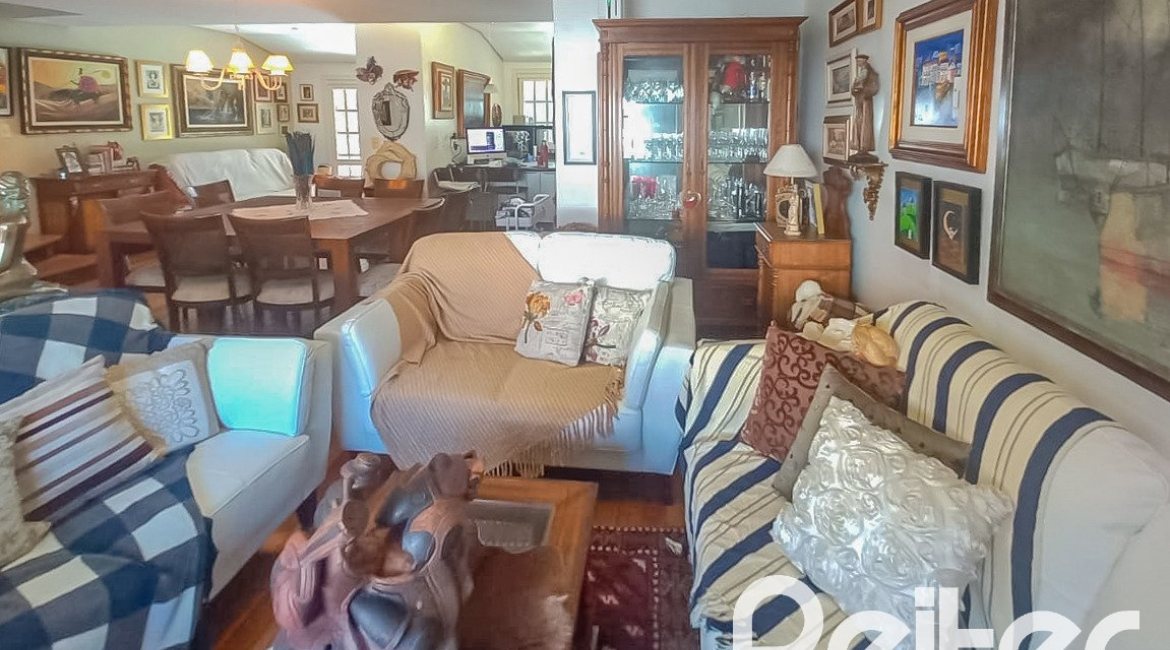 Casa em Condomínio à venda com 259m², 3 dormitórios, 1 suíte, 3 vagas, no bairro Vila Nova em Porto Alegre