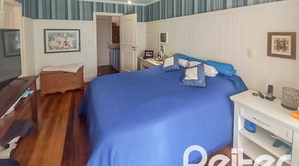 Casa em Condomínio à venda com 259m², 3 dormitórios, 1 suíte, 3 vagas, no bairro Vila Nova em Porto Alegre