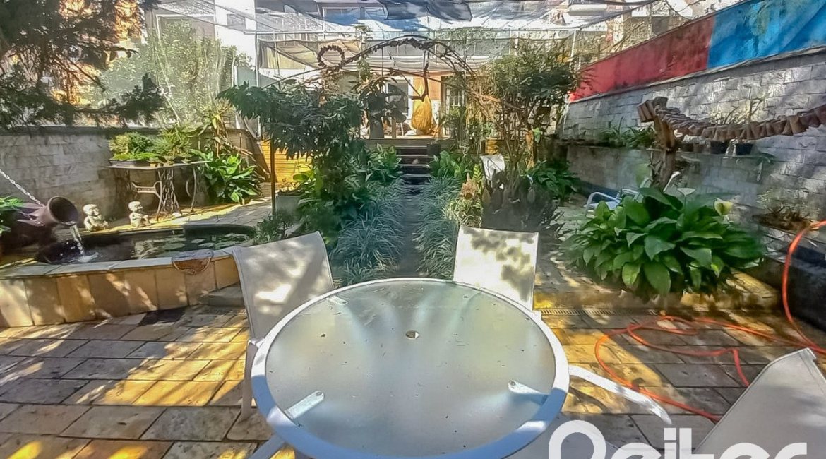 Casa em Condomínio à venda com 259m², 3 dormitórios, 1 suíte, 3 vagas, no bairro Vila Nova em Porto Alegre