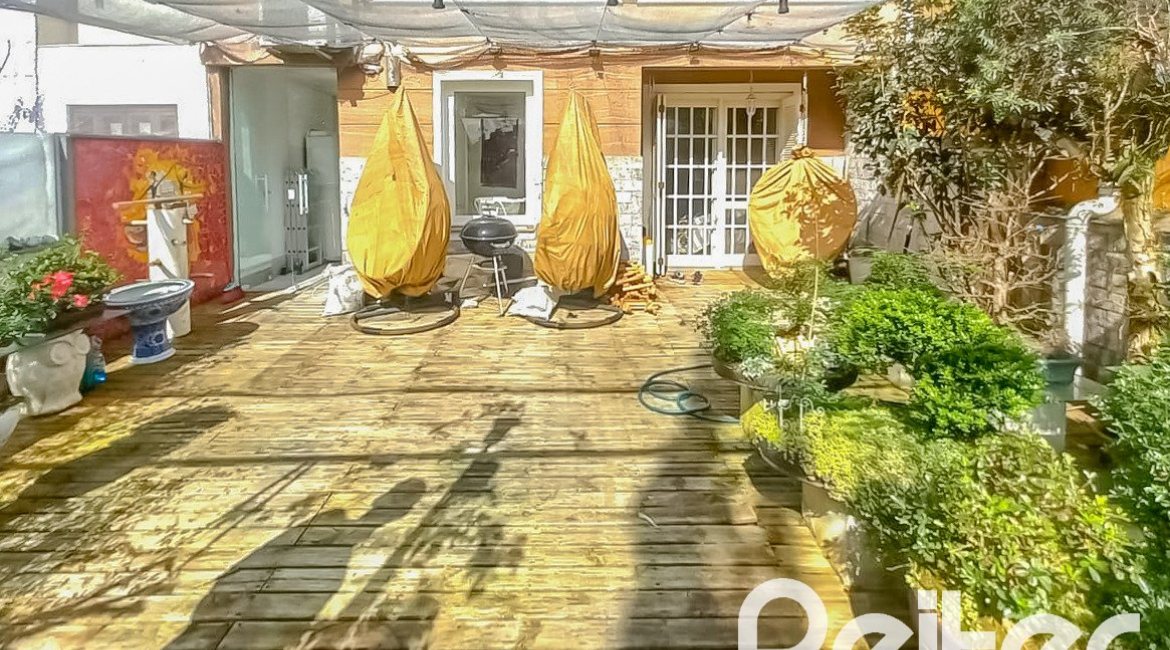 Casa em Condomínio à venda com 259m², 3 dormitórios, 1 suíte, 3 vagas, no bairro Vila Nova em Porto Alegre