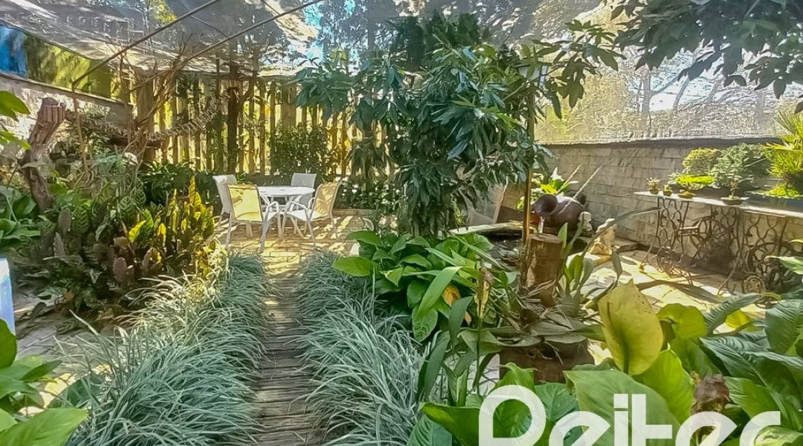 Casa em Condomínio à venda com 259m², 3 dormitórios, 1 suíte, 3 vagas, no bairro Vila Nova em Porto Alegre