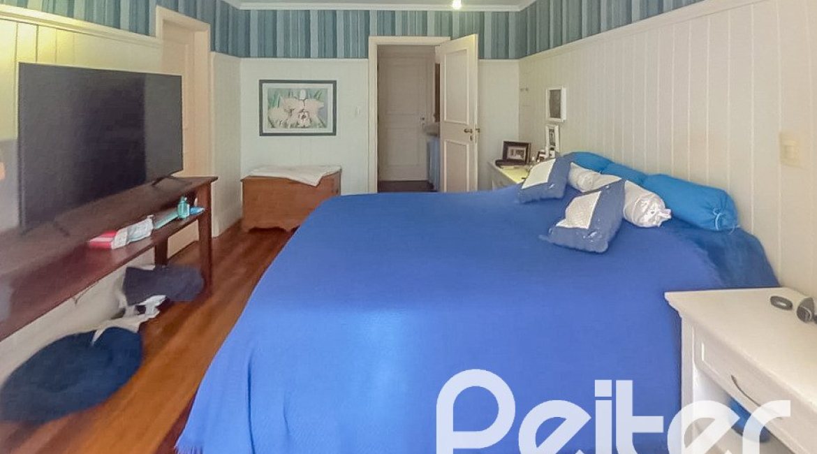 Casa em Condomínio à venda com 259m², 3 dormitórios, 1 suíte, 3 vagas, no bairro Vila Nova em Porto Alegre