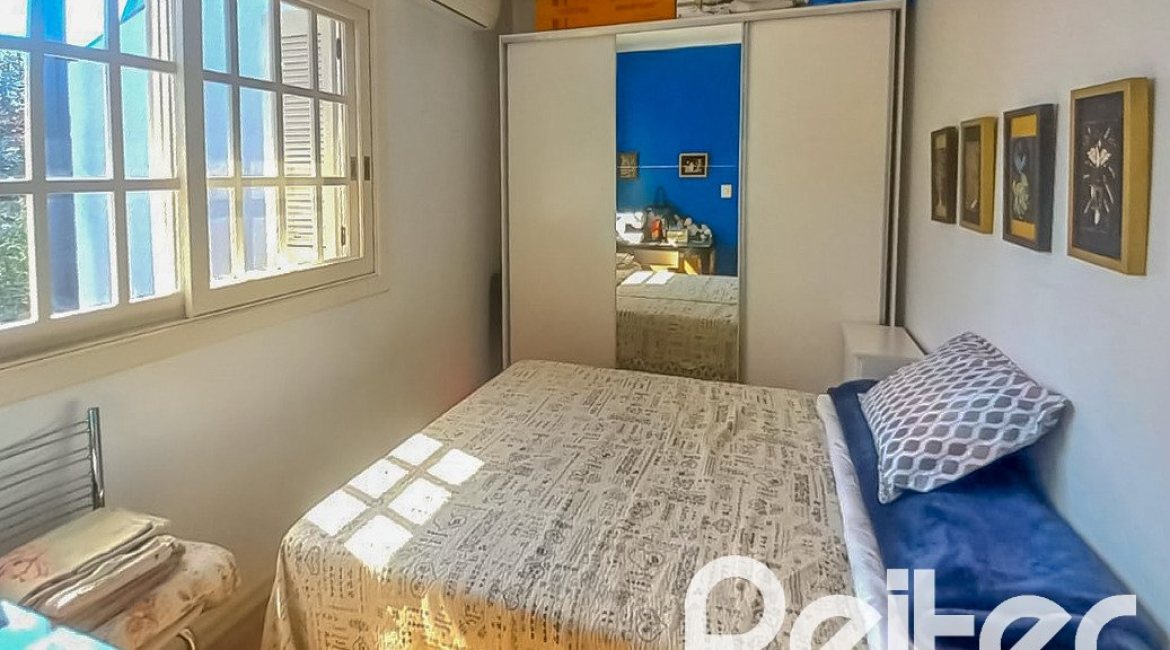 Casa em Condomínio à venda com 259m², 3 dormitórios, 1 suíte, 3 vagas, no bairro Vila Nova em Porto Alegre