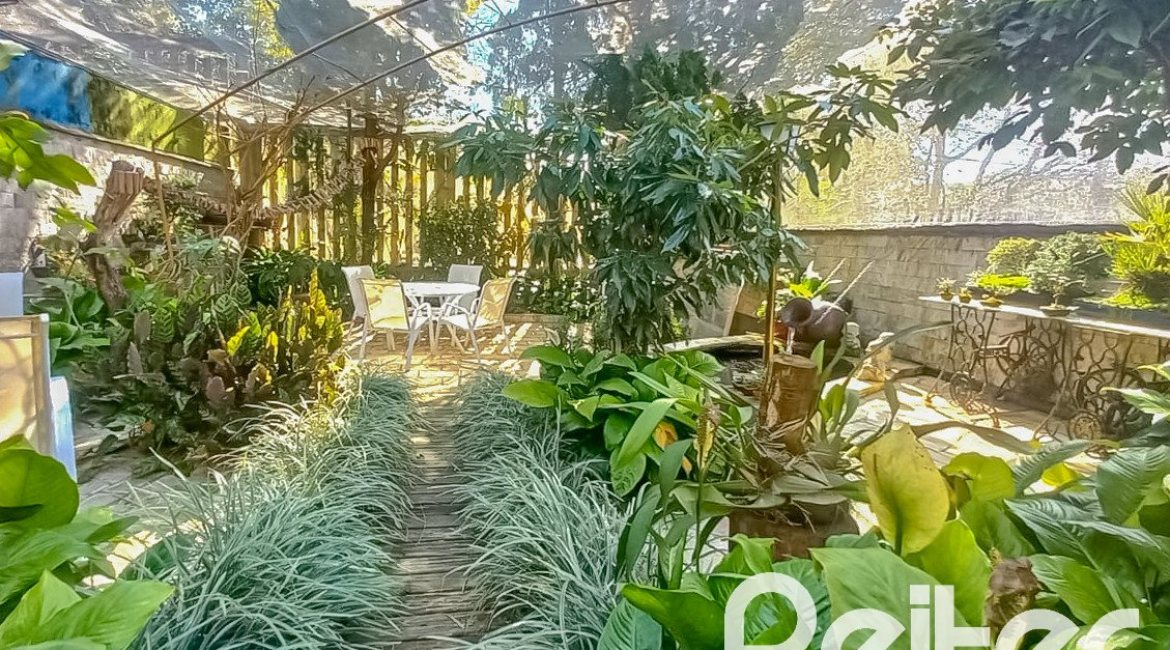 Casa em Condomínio à venda com 259m², 3 dormitórios, 1 suíte, 3 vagas, no bairro Vila Nova em Porto Alegre