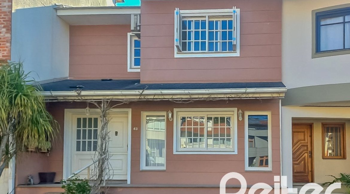 Casa em Condomínio à venda com 259m², 3 dormitórios, 1 suíte, 3 vagas, no bairro Vila Nova em Porto Alegre