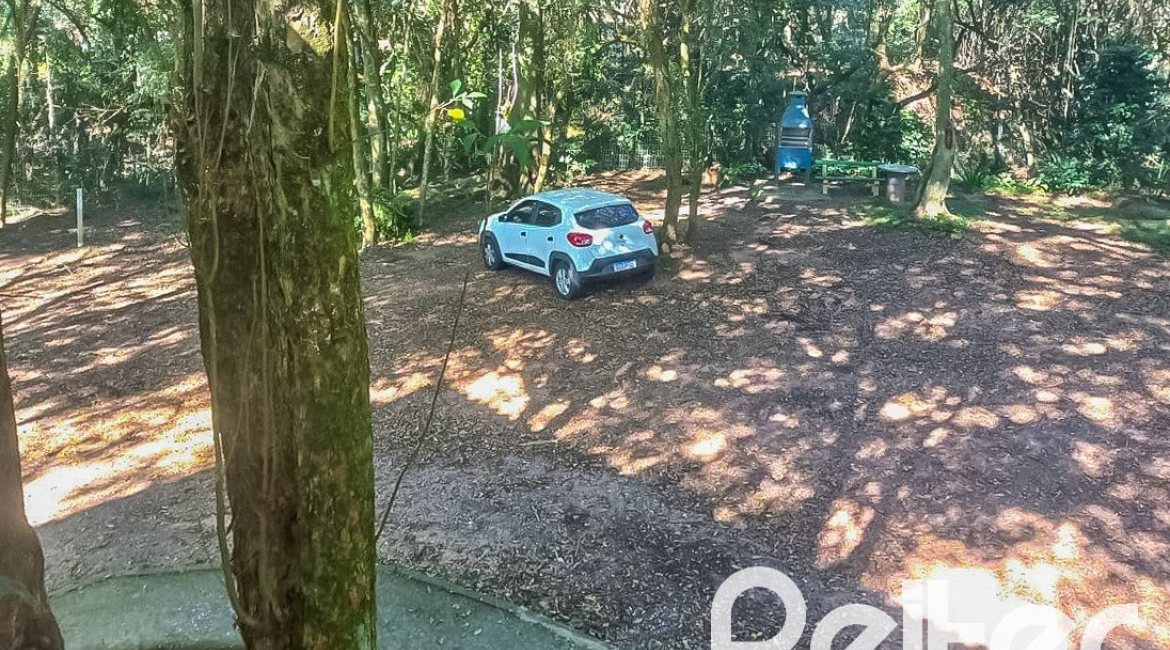 Casa em Condomínio à venda com 259m², 3 dormitórios, 1 suíte, 3 vagas, no bairro Vila Nova em Porto Alegre