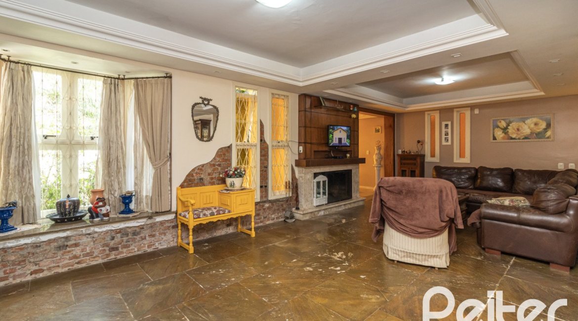 Casa à venda com 642m², 4 dormitórios, 2 suítes, 4 vagas, no bairro Ipanema em Porto Alegre