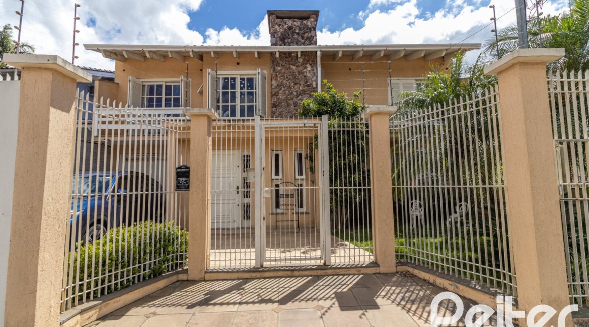 Casa à venda com 642m², 4 dormitórios, 2 suítes, 4 vagas, no bairro Ipanema em Porto Alegre