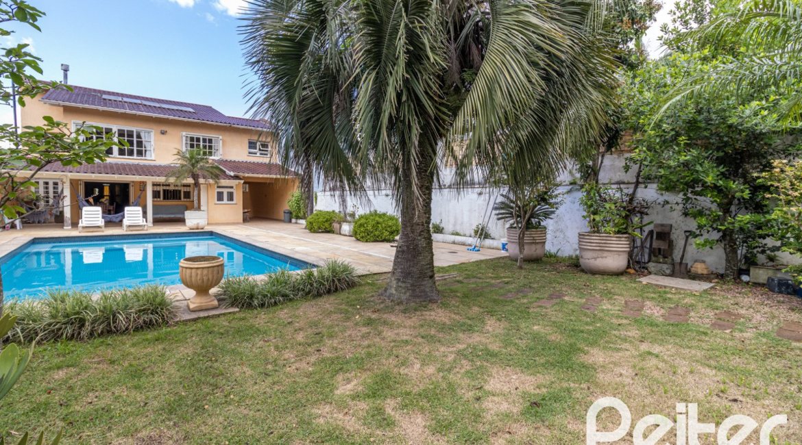 Casa à venda com 642m², 4 dormitórios, 2 suítes, 4 vagas, no bairro Ipanema em Porto Alegre