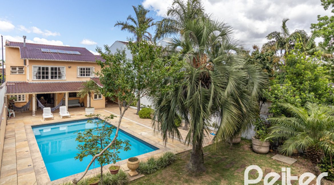 Casa à venda com 642m², 4 dormitórios, 2 suítes, 4 vagas, no bairro Ipanema em Porto Alegre