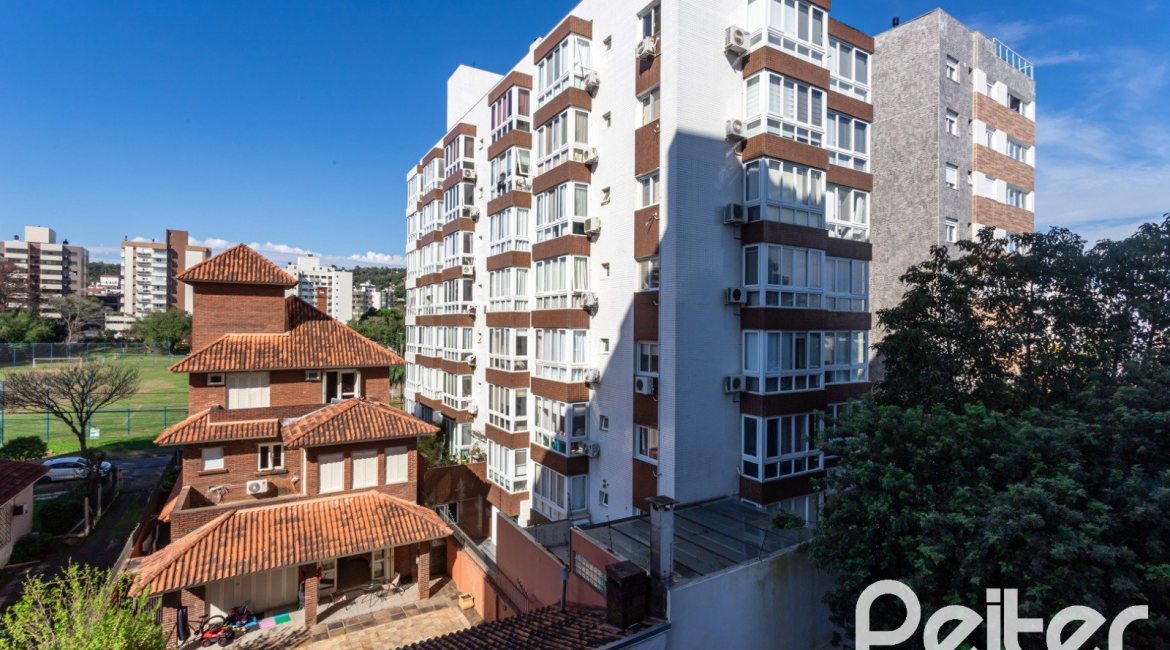 Apartamento à venda com 82m², 3 dormitórios, 1 suíte, 2 vagas, no bairro Tristeza em Porto Alegre