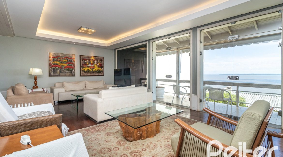 Casa à venda com 389m², 4 dormitórios, 2 suítes, 4 vagas, no bairro Vila Assunção em Porto Alegre