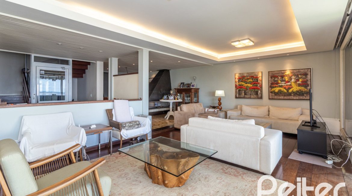 Casa à venda com 389m², 4 dormitórios, 2 suítes, 4 vagas, no bairro Vila Assunção em Porto Alegre