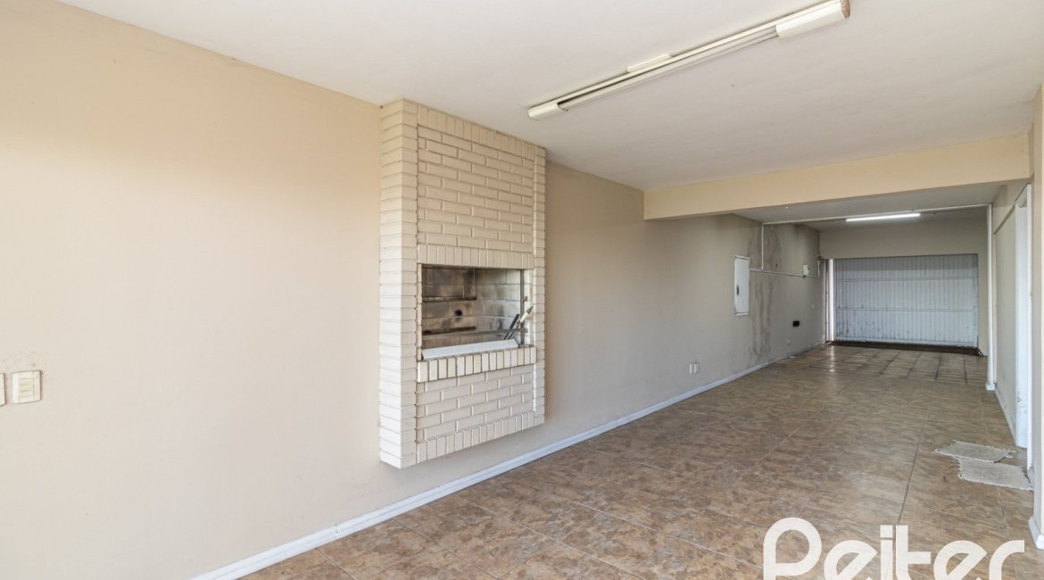 Casa à venda com 389m², 4 dormitórios, 2 suítes, 4 vagas, no bairro Vila Assunção em Porto Alegre