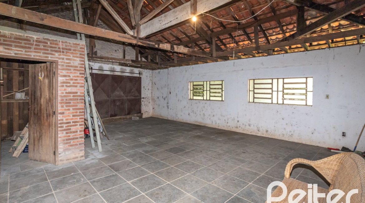 Casa à venda com 169m², 3 dormitórios, 1 suíte, 5 vagas, no bairro Jardim Isabel em Porto Alegre