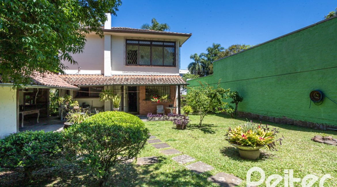 Casa à venda com 169m², 3 dormitórios, 1 suíte, 5 vagas, no bairro Jardim Isabel em Porto Alegre