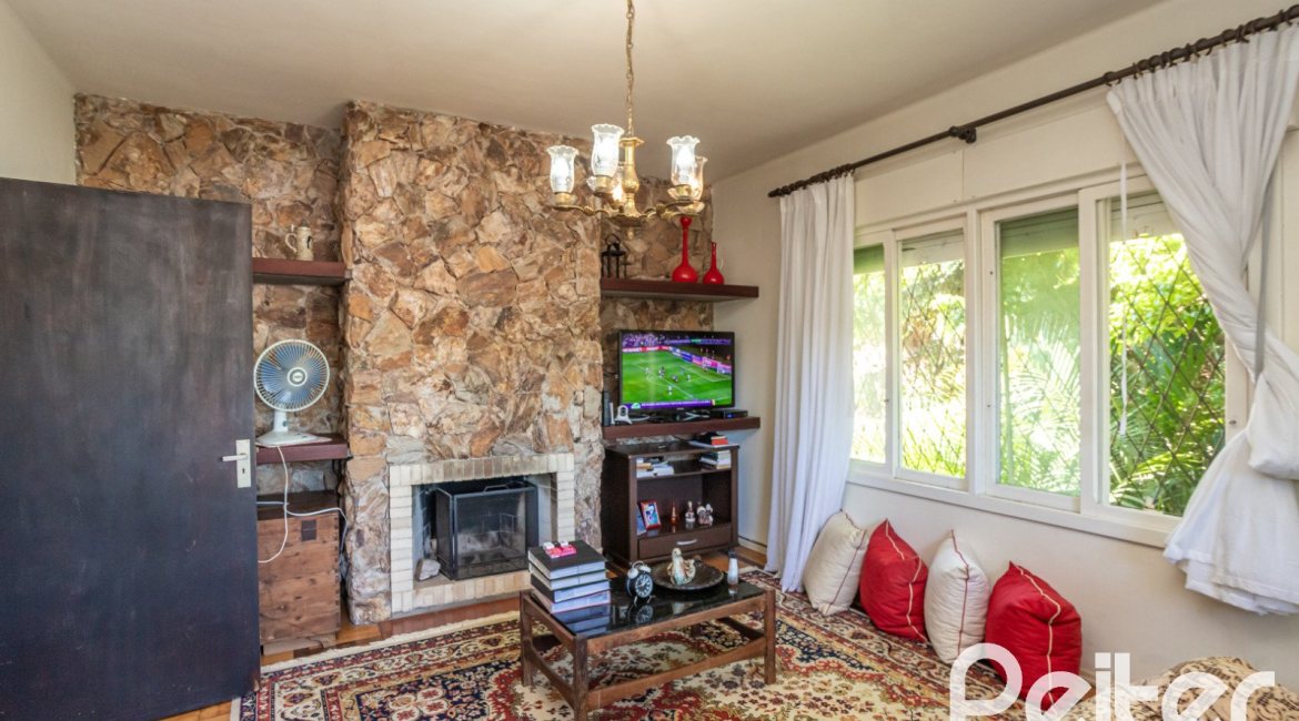 Casa à venda com 169m², 3 dormitórios, 1 suíte, 5 vagas, no bairro Jardim Isabel em Porto Alegre