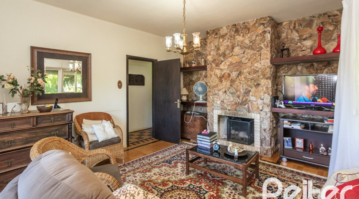 Casa à venda com 169m², 3 dormitórios, 1 suíte, 5 vagas, no bairro Jardim Isabel em Porto Alegre