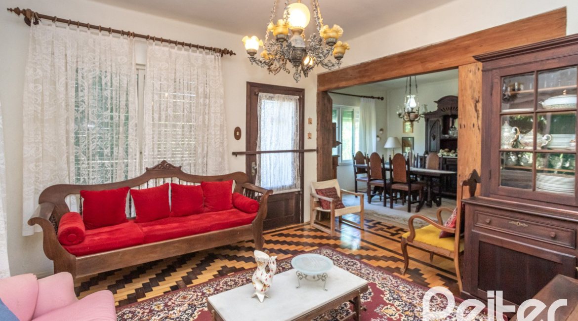 Casa à venda com 169m², 3 dormitórios, 1 suíte, 5 vagas, no bairro Jardim Isabel em Porto Alegre