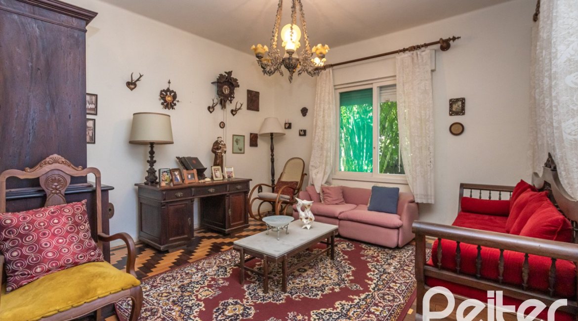 Casa à venda com 169m², 3 dormitórios, 1 suíte, 5 vagas, no bairro Jardim Isabel em Porto Alegre