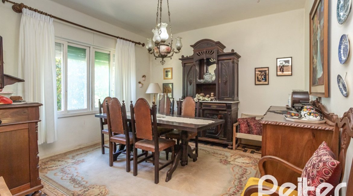 Casa à venda com 169m², 3 dormitórios, 1 suíte, 5 vagas, no bairro Jardim Isabel em Porto Alegre