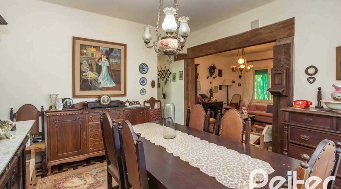 Casa à venda com 169m², 3 dormitórios, 1 suíte, 5 vagas, no bairro Jardim Isabel em Porto Alegre