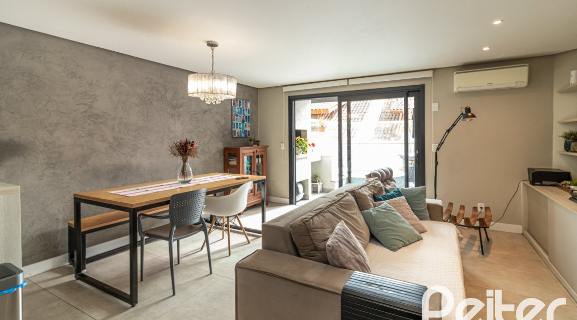 Casa em Condomínio à venda com 210m², 4 dormitórios, 1 suíte, 2 vagas, no bairro Jardim Isabel em Porto Alegre