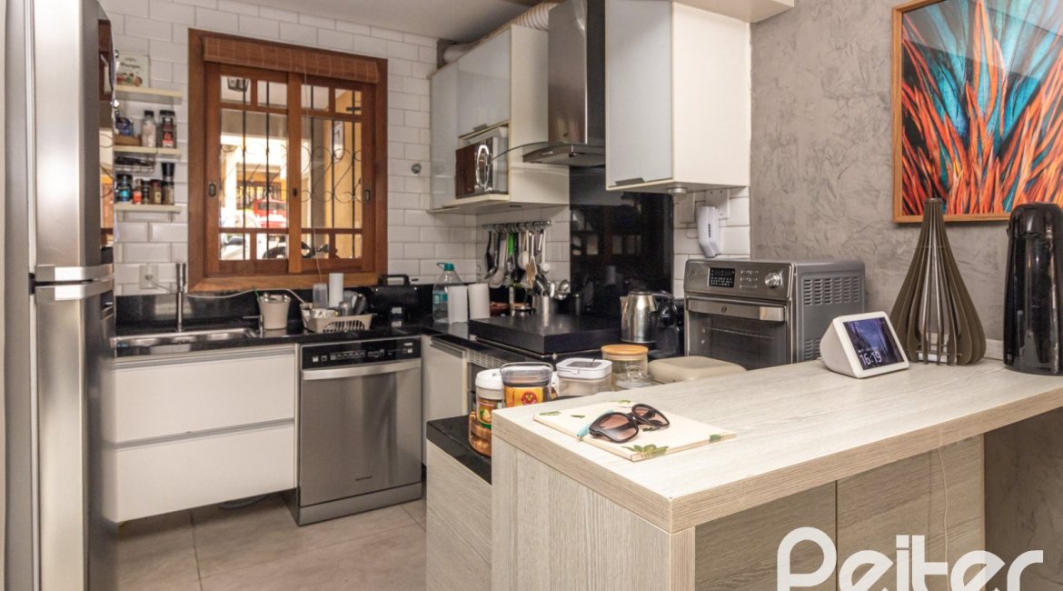 Casa em Condomínio à venda com 210m², 4 dormitórios, 1 suíte, 2 vagas, no bairro Jardim Isabel em Porto Alegre