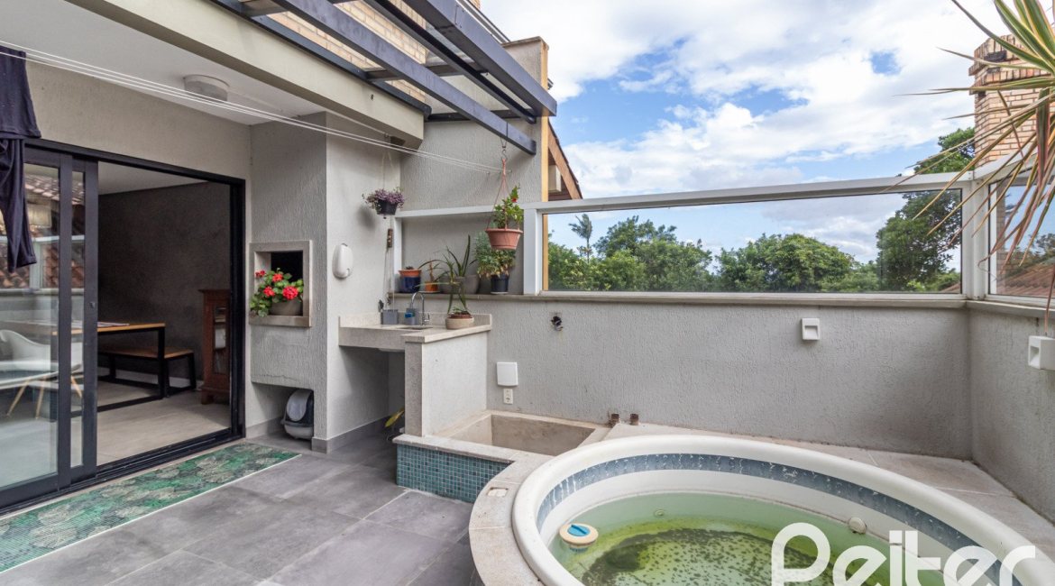 Casa em Condomínio à venda com 210m², 4 dormitórios, 1 suíte, 2 vagas, no bairro Jardim Isabel em Porto Alegre