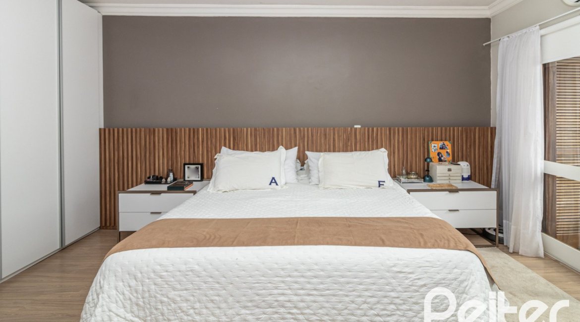 Casa em Condomínio à venda com 210m², 4 dormitórios, 1 suíte, 2 vagas, no bairro Jardim Isabel em Porto Alegre