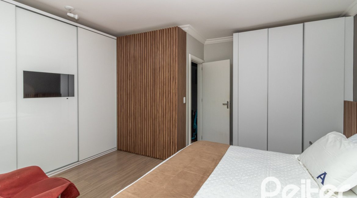 Casa em Condomínio à venda com 210m², 4 dormitórios, 1 suíte, 2 vagas, no bairro Jardim Isabel em Porto Alegre