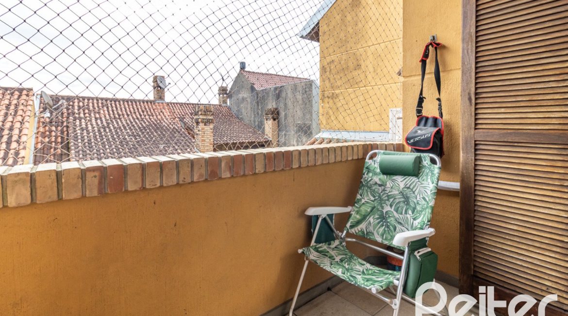 Casa em Condomínio à venda com 210m², 4 dormitórios, 1 suíte, 2 vagas, no bairro Jardim Isabel em Porto Alegre